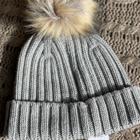 NEW J. CREW RIBBED POM-POM BEANIE